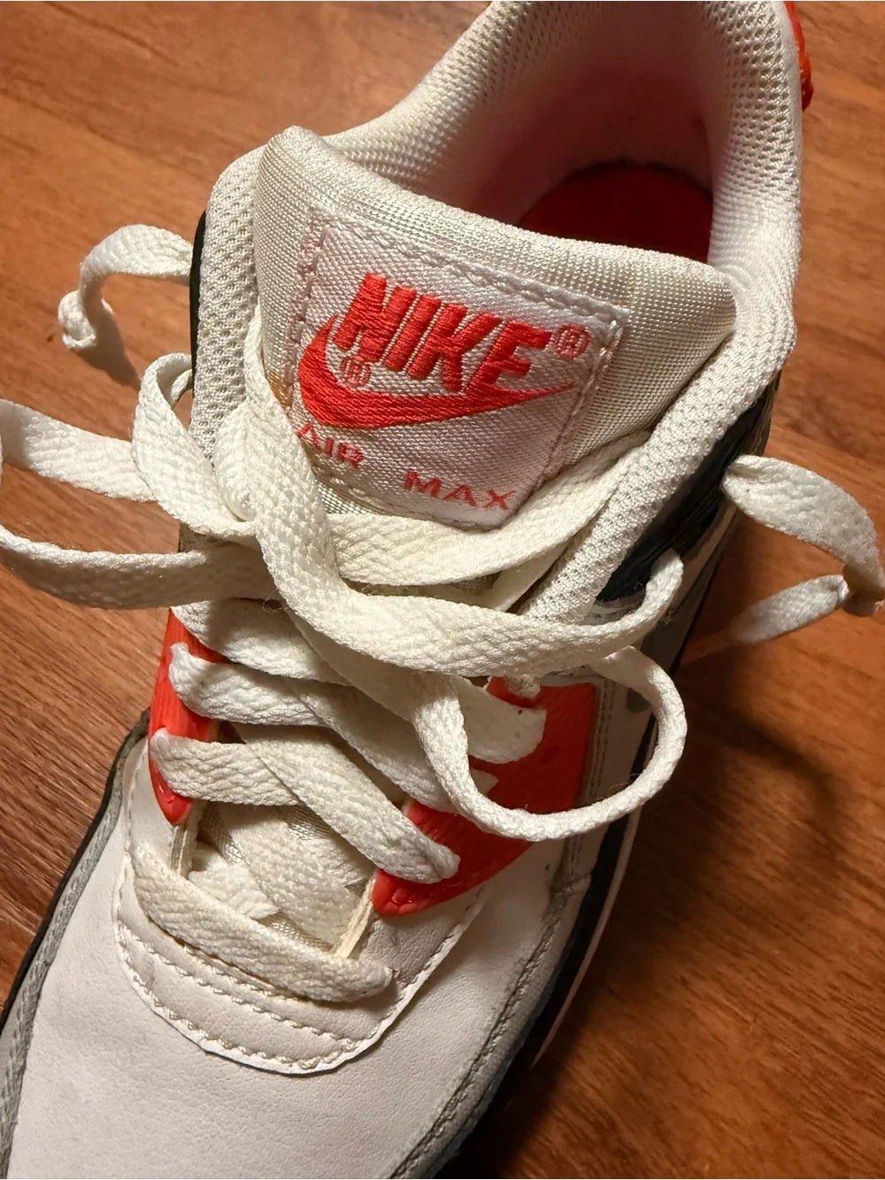 Nike Kids White, Black and Red Low-Top Sneakers